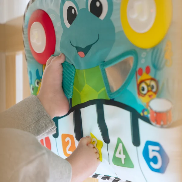 BABY EINSTEIN Piano multifonction 2 en 1 Neptune's Kick & Explore™ 0m+