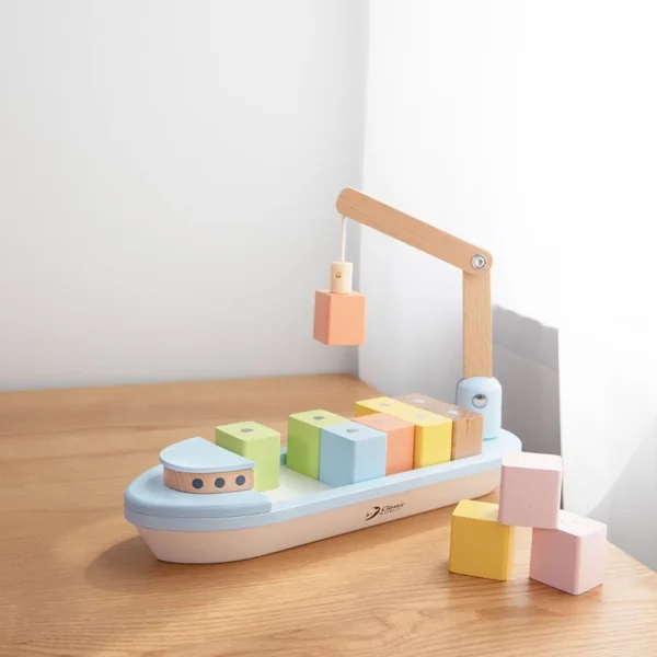 Bateau porte-conteneurs avec grue 13pcs bois 28cm avec accessoires dans une boîte 30x16x8cm 24m+