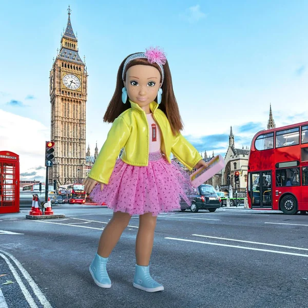 COROLLE GIRLS - POUPEE MANNEQUIN - COFFRET ZOE FASHION WEEK LONDRES - 28 CM