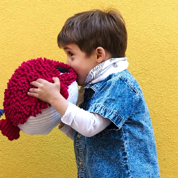 PTIPOTOS Poisson gonflable en peluche Gobetou rouge - maman avec bébé