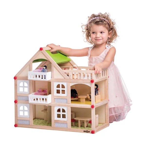 Woody Maisonette à deux étages avec balcon et accessoires